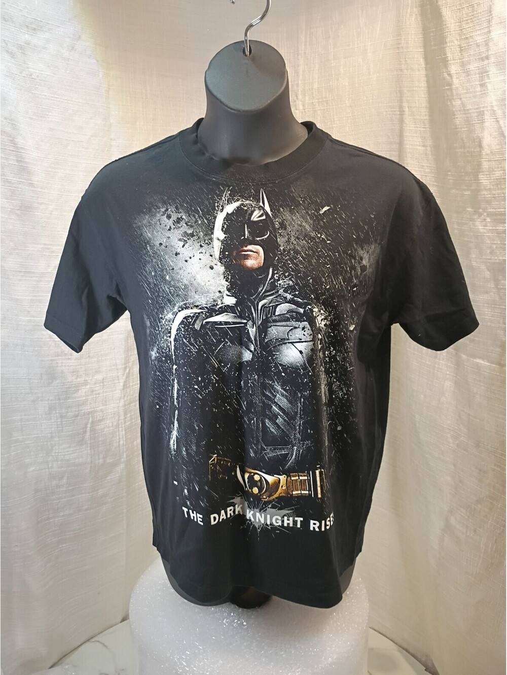 Batman Dark Knight Rises T-Shirt. Large, Black. Used